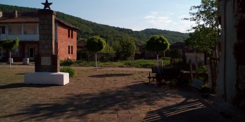 паметник